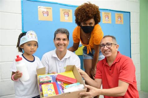 Prefeitura De S O Lu S Inicia Entrega De Kits De Material Escolar G Ma