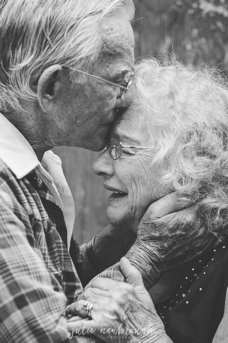 Love Birds Old Couple In Love Couples In Love Cute Old Couples