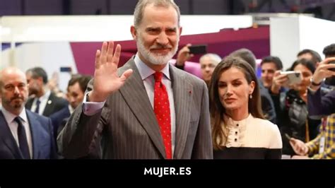 La Reina Letizia Sorprende En Fitur Con Un Mono Bicolor Con El Que