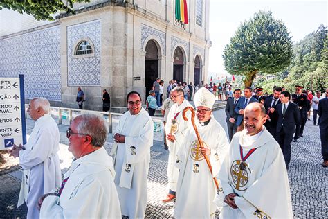 S Bento despede se de D Roberto Mariz e dá as boas vindas ao padre