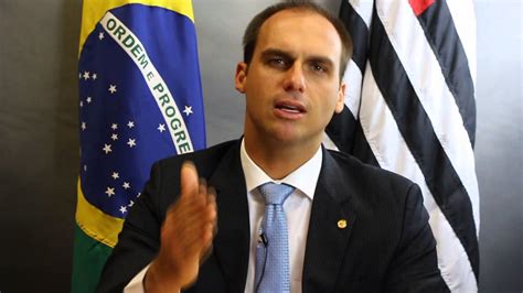 Vídeo de Eduardo Bolsonaro se torna viral e Brasil247 não perdoa