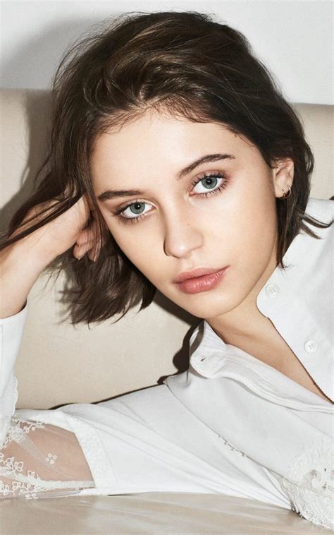 Айрис Лоу (Iris Law): биография дочери Джуда Лоу, фото модели