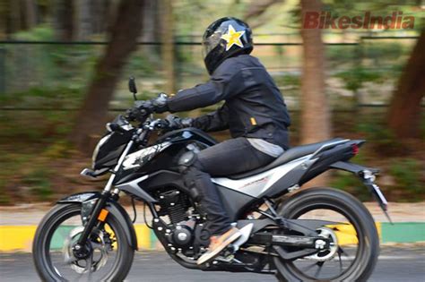 Comparative Review Honda Hornet Vs Suzuki Gixxer BikesMedia In