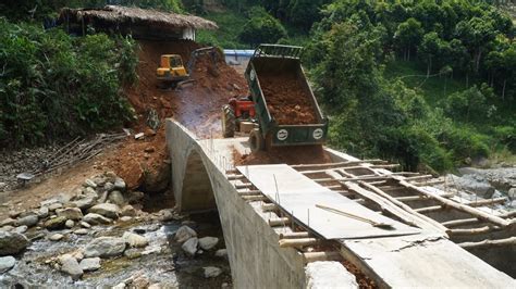 Cống Nậm Biếu T91 Trắc Tơ Máy Xúc liên hoàn đổ thông mố 1 chở đất lên