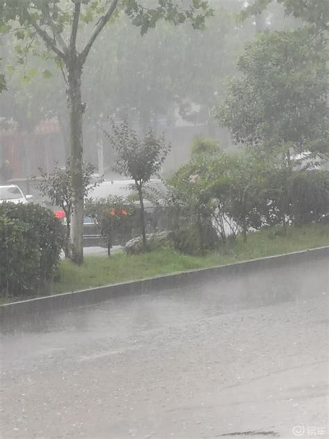 暴雨季用车技巧 遇到下雨天一定要控制好车速和保持安全车距，雨天路面湿滑，制动 途观l社区 易车社区