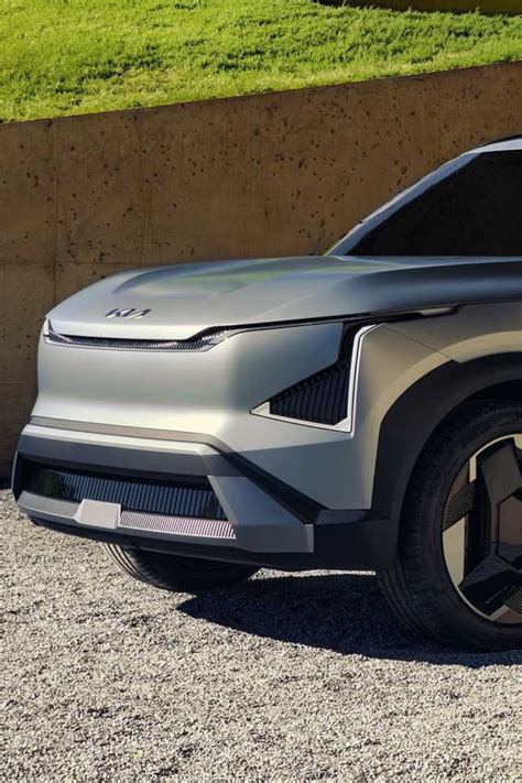 Polarising New Kia Ev5 Electric Suv Revealed With Solar Panels Artofit