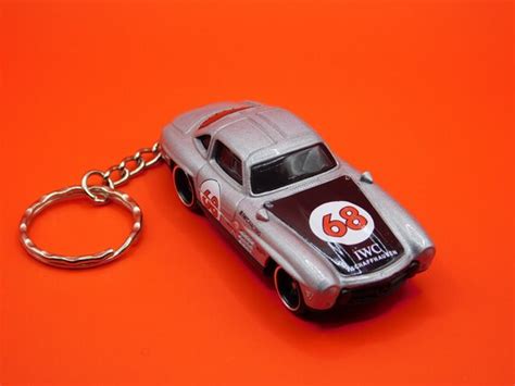 Hot Wheels Mercedes Benz SL Gullwing Keychain K Gem