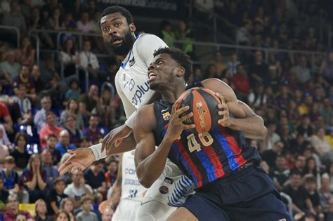 Acb Liga Endesa El Bar A Despedaza Al Fuenla En Un Choque De Universos