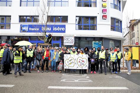 Grenoble Le Douzi Me Acte Du Mouvement Des Gilets Jaunes A Rassembl