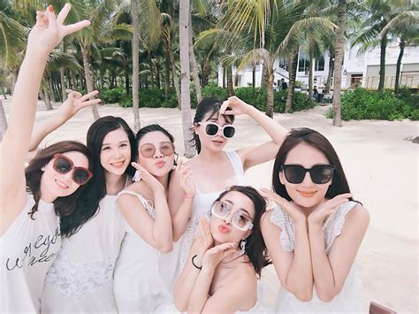 Hội hot girl bỉm sữa thân nhau năm khoe ảnh du lịch đẹp như mơ khiến dân tình hết lời khen ngợi