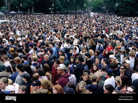 Concert Crowd Hi Res Stock Photography And Images Alamy