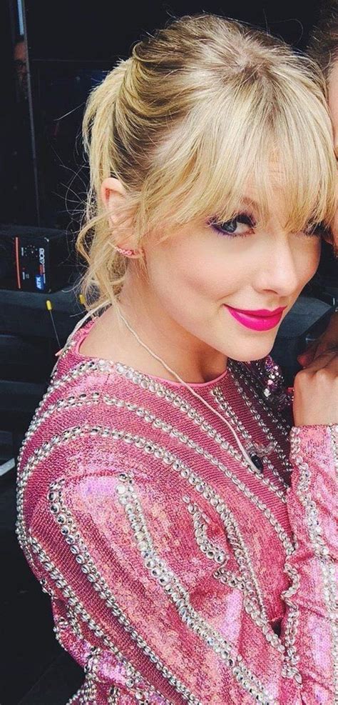 Taylor Swift Pink Lipstick