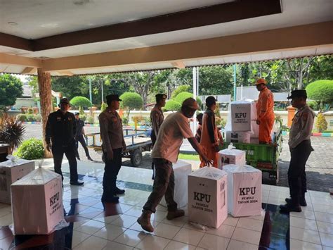 Polres Kepulauan Seribu Amankan Pengiriman Logistik Pemilu Dari