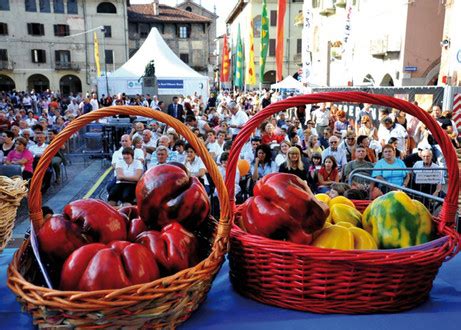 La Fiera Nazionale Del Peperone Di Carmagnola Spegne 70 Candeline