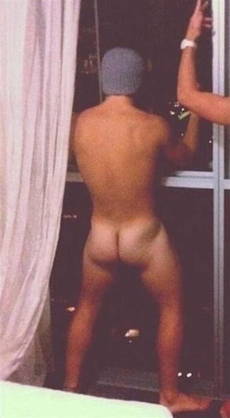 Louis Tomlinson Showing His Muscle Ass Naked Male Celebrities