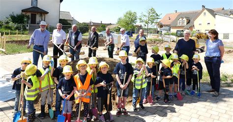 Schlüsselfeld Spatenstich für neuen Kindergarten Eröffnung für