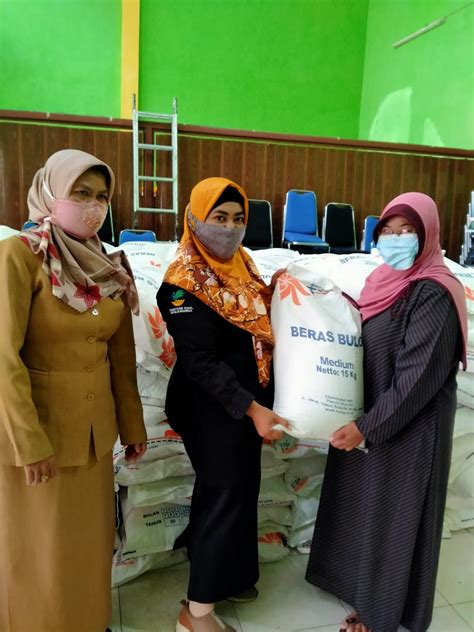 Bantuan Sosial Beras Untuk 238 KPM PKH Kelurahan Purwantoro Selamat