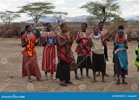 Mujeres Tradicionales De Samburu En Kenia Fotografía Editorial Imagen