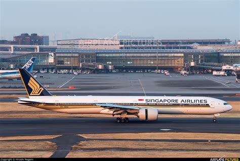 9V SNA Singapore Airlines Boeing 777 300ER At Tokyo Haneda Intl