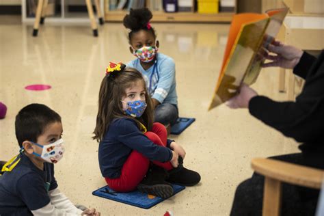 Chicago public schools keep masks in place as city, parochial schools ...