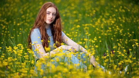 Redhead Girl Sitting Glance Grassland 5k Wallpaperhd Girls Wallpapers