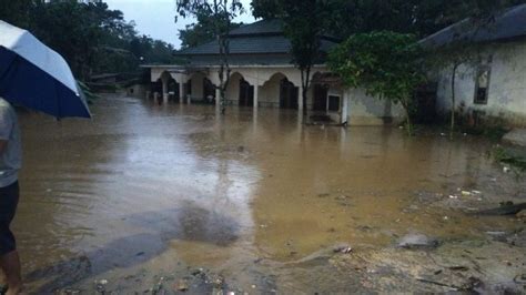 Hujan Deras Sukabumi Diterjang Banjir Dan Longsor Okezone News