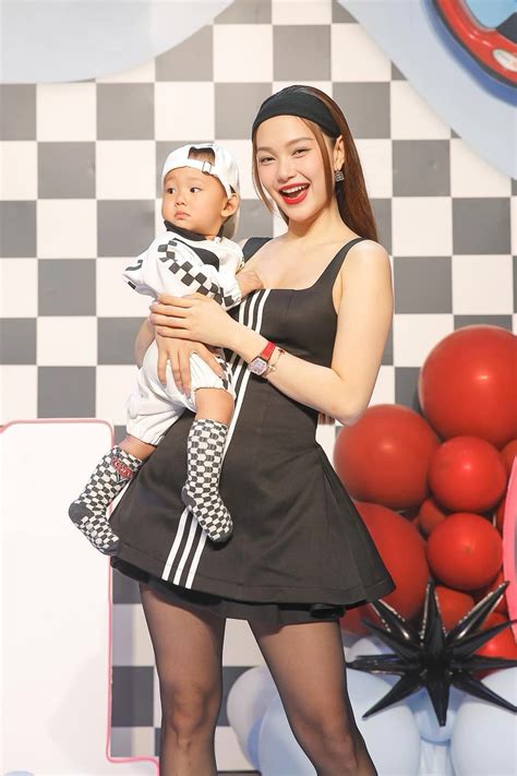 Minh H Ng H U L Y Ch Ng Sinh Con Tho I M I Di N Bikini Kh Ng Ng I H B O B O D N Tr