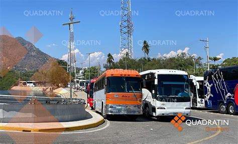 Abarrotan Turistas Playa Revolcadero De Acapulco Por Fin De Semana Largo