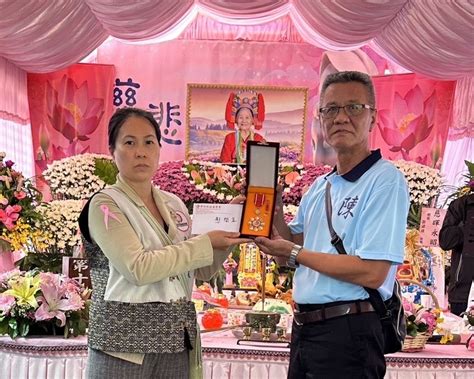 原民會頒贈花蓮縣吉安鄉阿美族里漏部落黃成妹hana Reti’祭師原住民族專業獎章 港灣新聞通訊社 Par