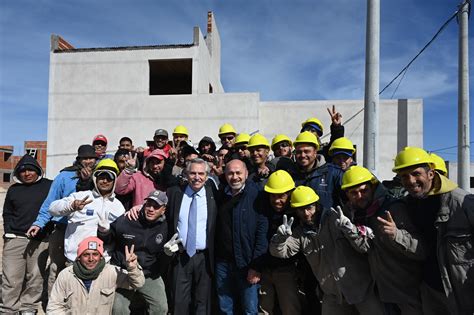 El Presidente Recorri Viviendas En Construcci N En Ensenada