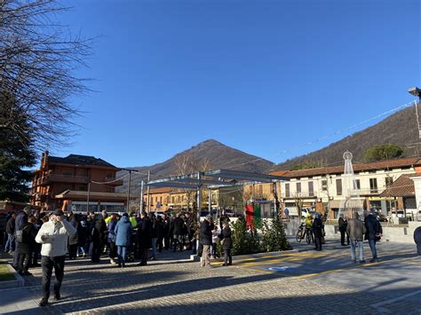 Cuveglio La Nuova Piazza Mercato Si Presenta Ai Cittadini