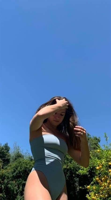 5 Hot Sexy Mackenzie Singer Bikini Pics