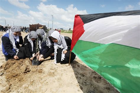 فلسطينيون يحيون الذكرى 47 لـ “يوم الأرض في قطاع غزة صور