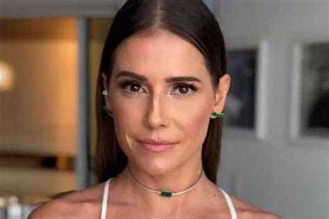 Falcão reage a fala de Deborah Secco sobre traições Sinto por ela