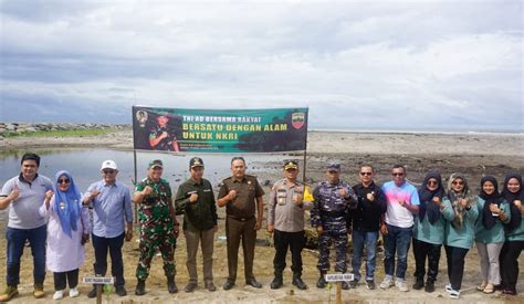 Wabup Risnawanto Bersama Forkopimda Lakukan Penanaman Mangrove Secara