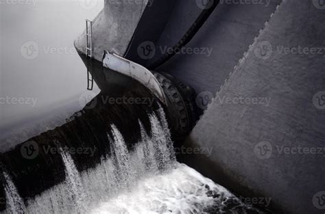 O Que É Agua Corrente - uma imagem da água corrente. a barragem é projetada para regular o ...