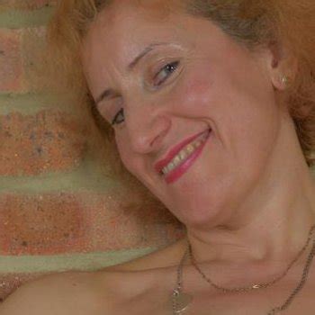 Horny Mature Naomi Triplexxx Shamelessly Strips And Spreads Juicy Twat Photos