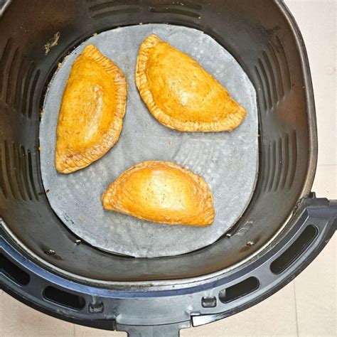 Easy Air Fryer Meat Pie Recipe - More Tortilla recipes on the blog