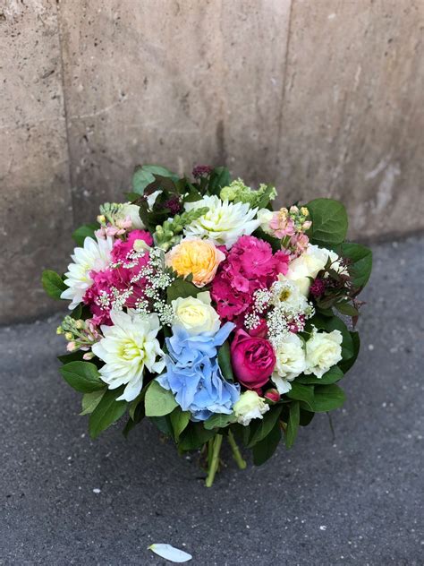 Buchet Cu Trandafiri Albi Si Eustoma Imod Flowers