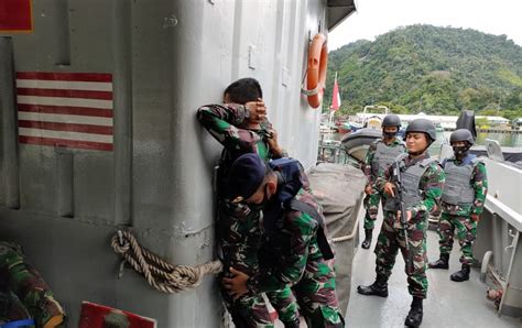 DUA KAPAL PERANG KRI JAJARAN SATROL LANTAMAL II MELAKSANAKAN UJI