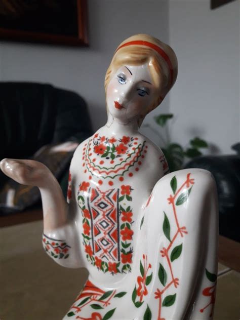 Figurka Porcelanowa Ukrai Ska Hafciarka Kij W Ukraina Jan W