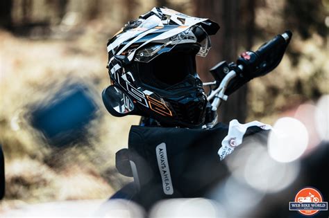 LS2 Explorer Carbon Helmet Hands-On Review – Motos For The Win