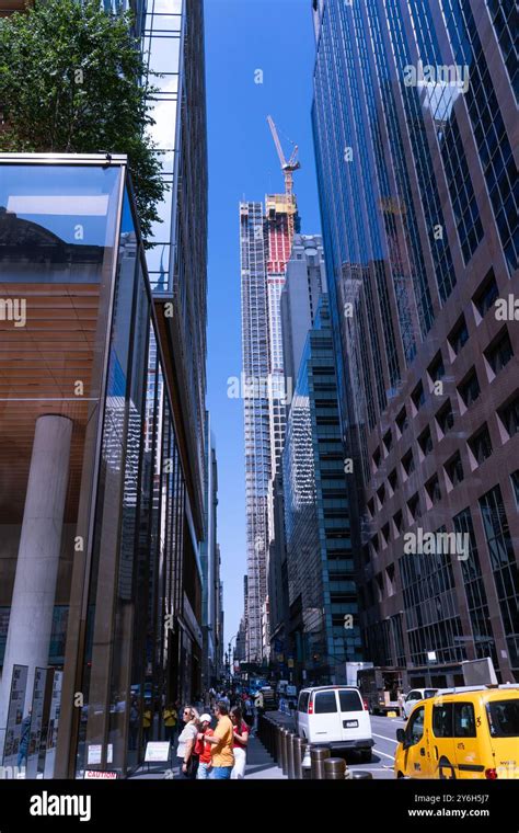 Looking West Along E43rd Street Near Madison Avenue Down The Corridor