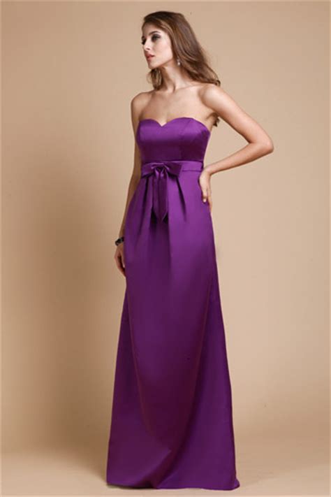 Robe De Soirée Violette Longue Pour Mariage Orné Dun Nœud De Papillon