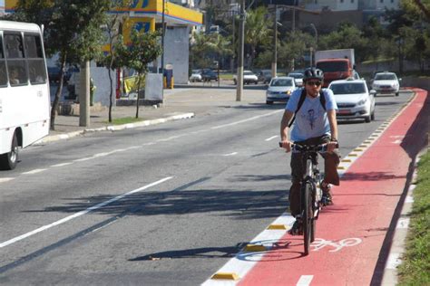 Transitar O Ve Culo Em Ciclovias Ou Ciclofaixas D Multa