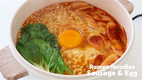 Making Ramen Noodle With Sausage And Egg In Electric Hot Pot Youtube