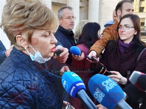 Служителите от РУО-Бургас даряват от заплатите си за интернет за деца в ...