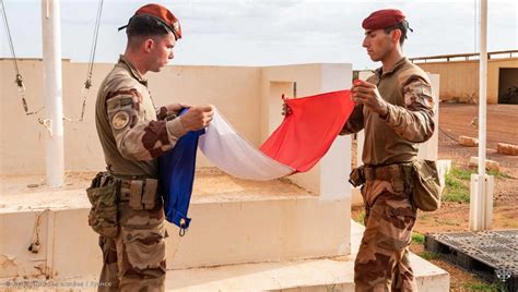 D Fense Emmanuel Macron Annonce La Fin Officielle De L Op Ration