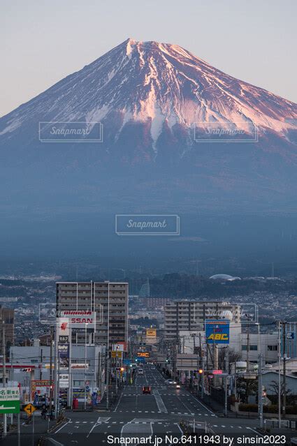 富士山の圧倒的存在感の写真・画像素材 6411943 Snapmart（スナップマート）