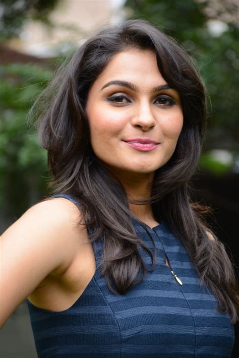 Andrea Jeremiah Glams With Long Hair And Short Dress